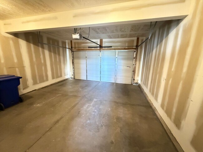Building Photo - 1334 Wallburg Dr