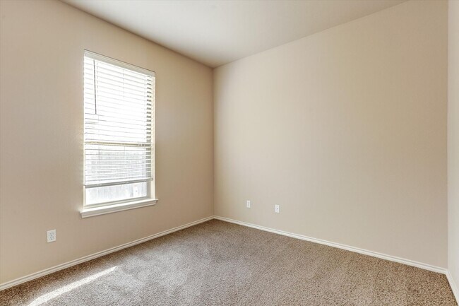Building Photo - Beautiful 3 Bedroom Townhome Located in Georgetown, TX!