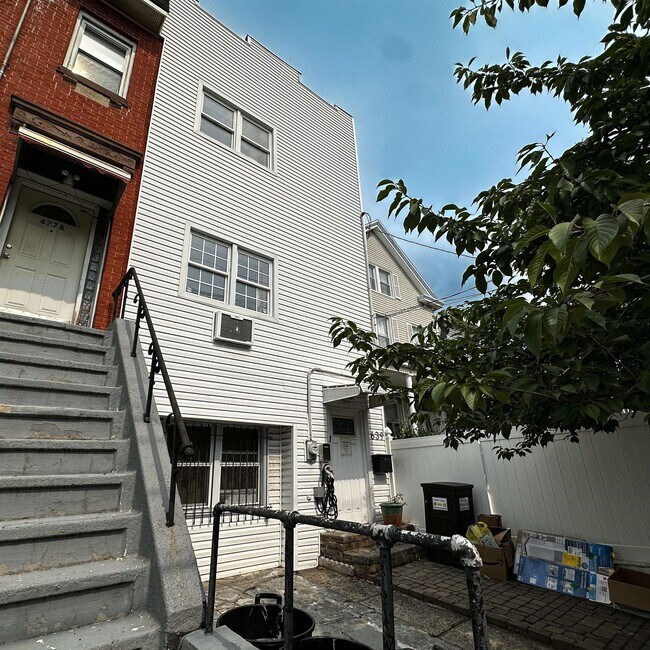Building Photo - 639 Palisade Ave