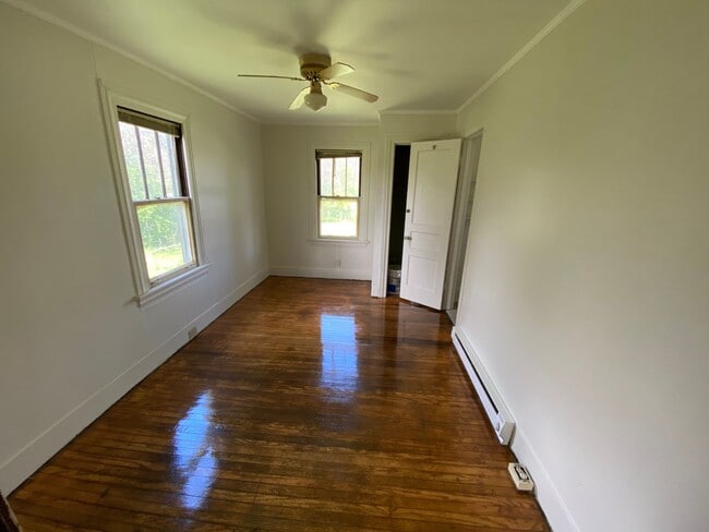 Building Photo - Newly available in woodycrest