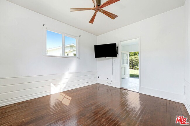 Building Photo - 11970 Darlington Ave