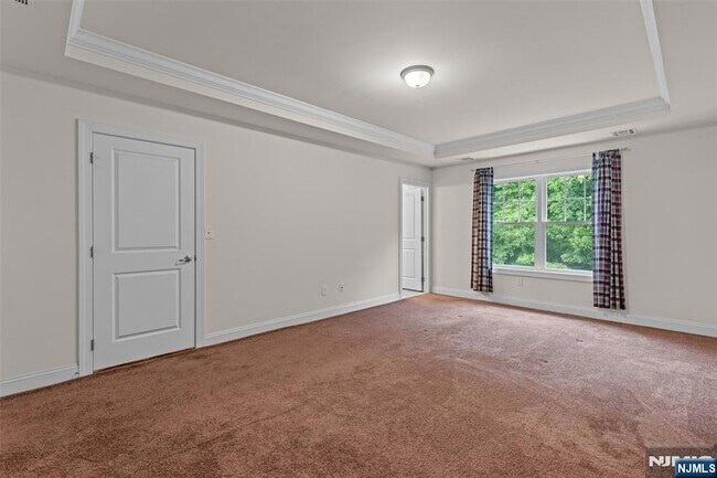 Building Photo - 52 Parkside Dr