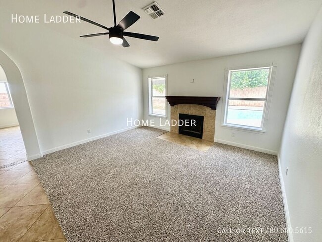 Building Photo - 2640 E Mallory St