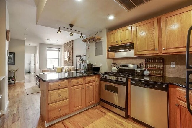 Building Photo - 214 Park Ave