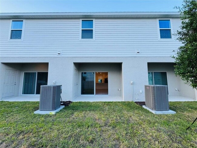Building Photo - 2923 Skyline Lp