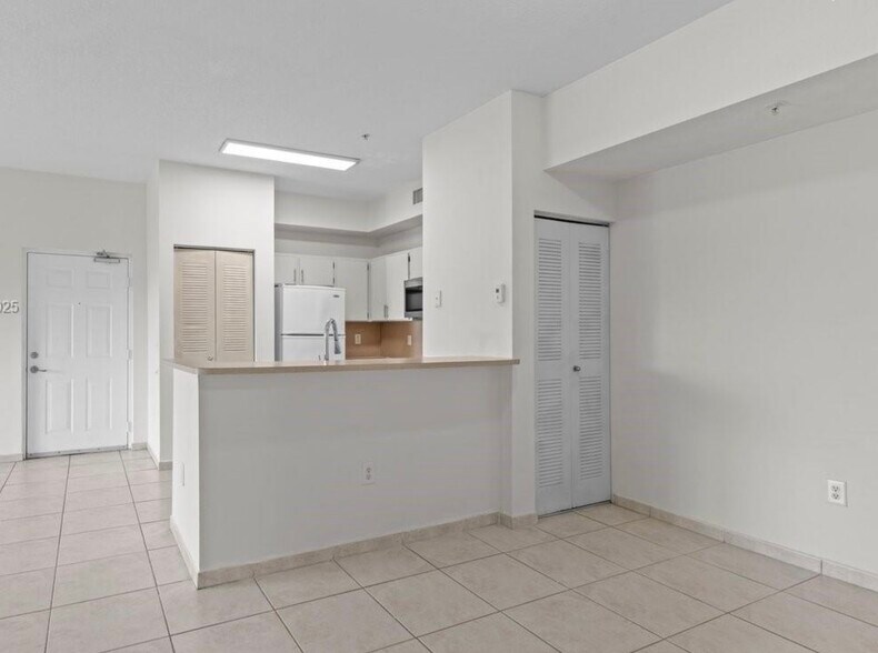 Primary Photo - 7280 NW 114th Ave