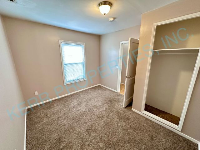 Building Photo - Spacious 3-Bedroom Duplex Retreat in Portland – 1000 Sq Ft of Comfort!