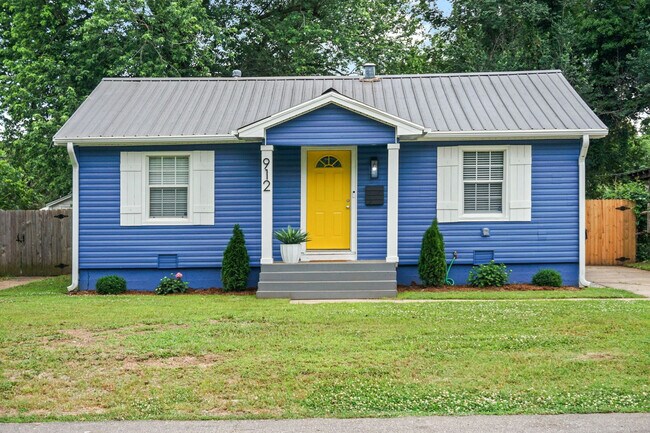 Building Photo - 912 W Comanche St