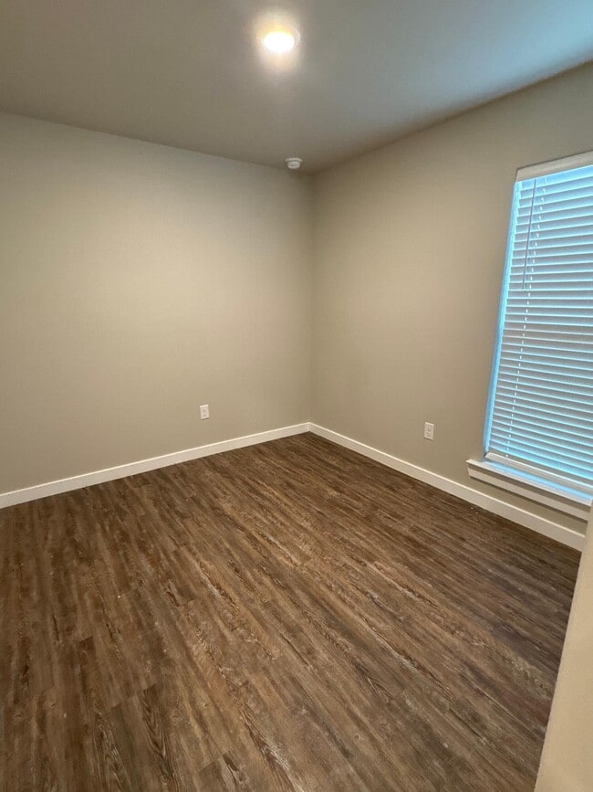 Building Photo - 2007 Bryan Ave