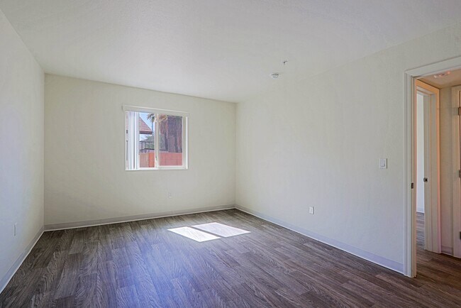 Building Photo - Cinnabar Square