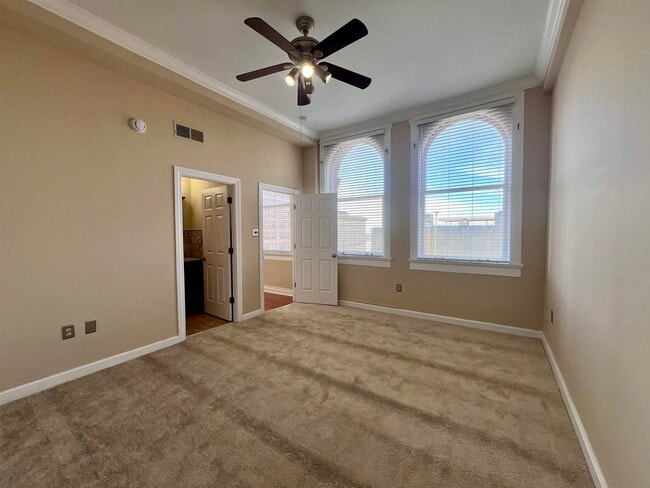 Building Photo - 10 N Main St