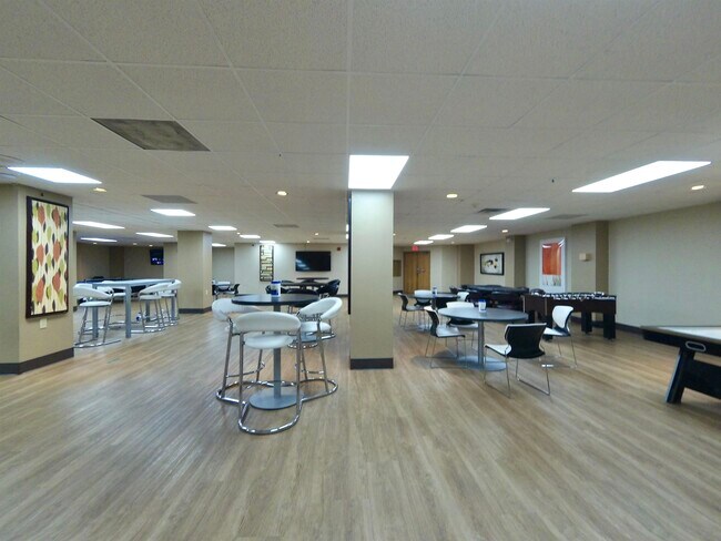 Building Photo - 1009 Harmon Cove Tower