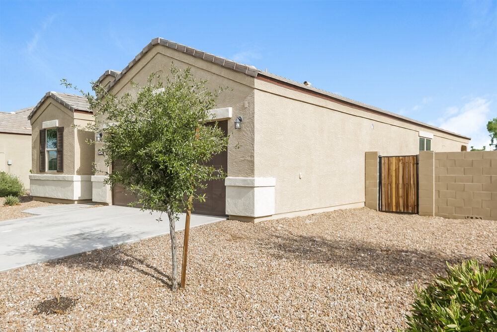 Building Photo - 25562 W Desert Dr