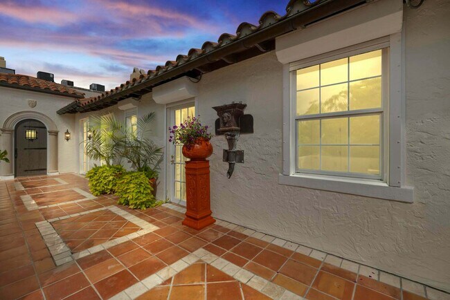 Building Photo - 250 Worth Ave