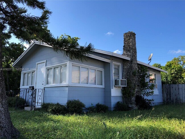 Primary Photo - 2129 Taylor St