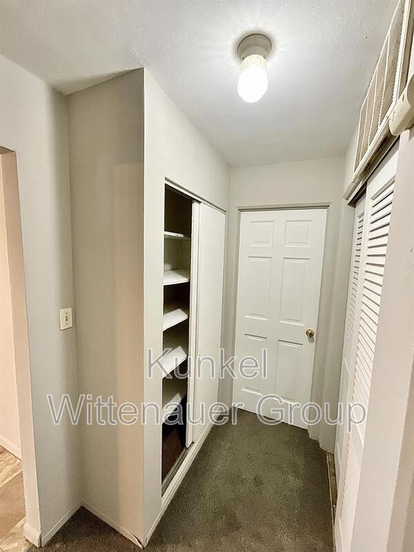 Building Photo - 1 Hickory Ct