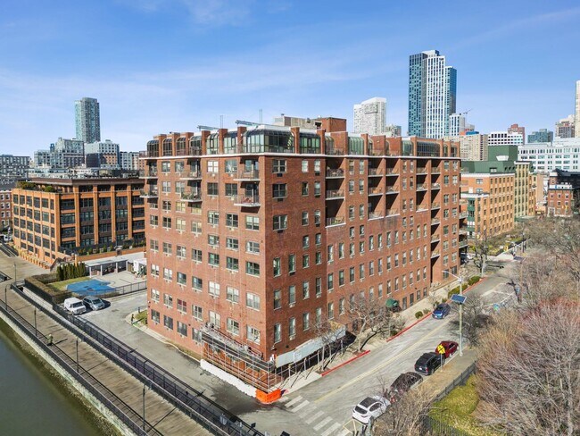 Building Photo - 1 Greene St