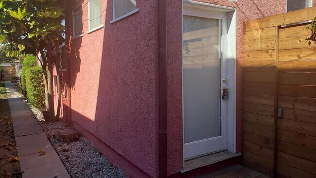 Building Photo - 2020 Ocean Park Blvd