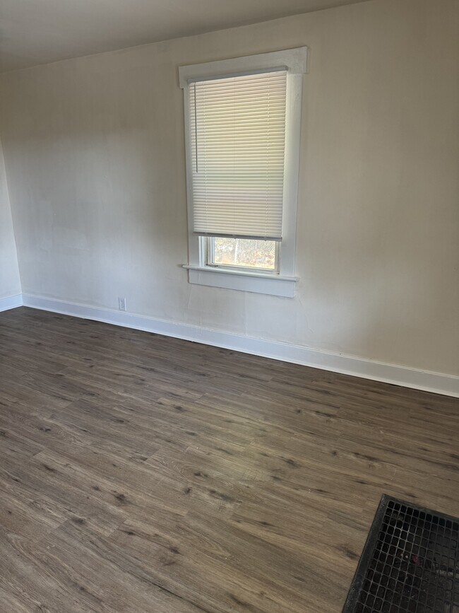 Building Photo - 1723 McArthur Ave