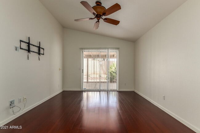 Building Photo - 4634 E Grovers Ave