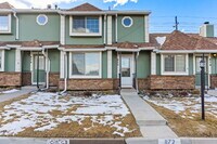 Building Photo - Upgraded 3-Bed Townhome Just Minutes from ...