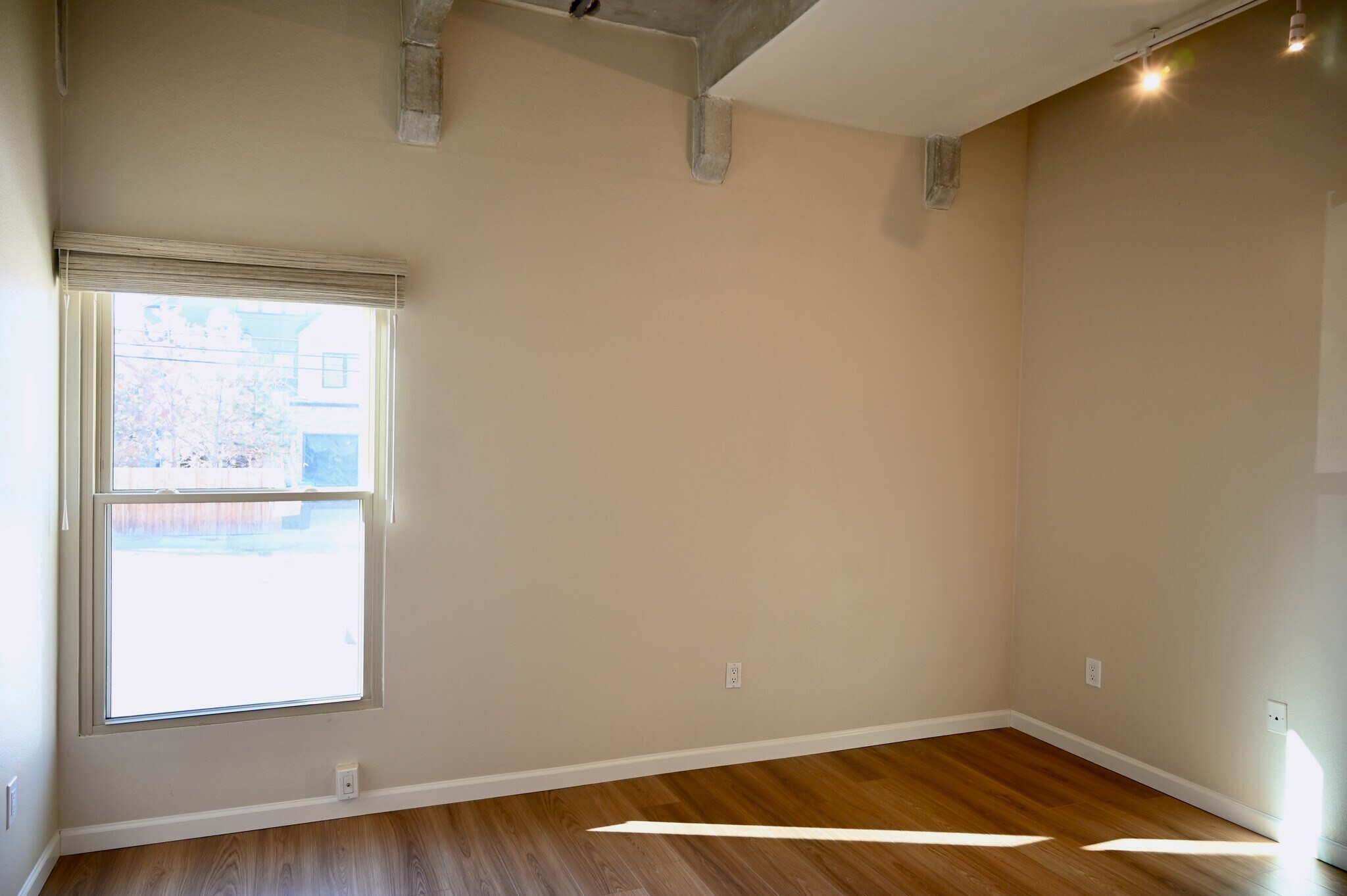 Building Photo - 675 S University Blvd