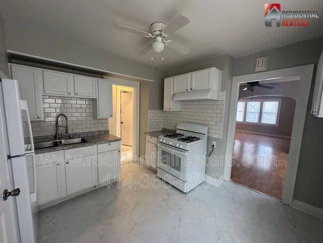 Building Photo - 223 W Keefe Ave