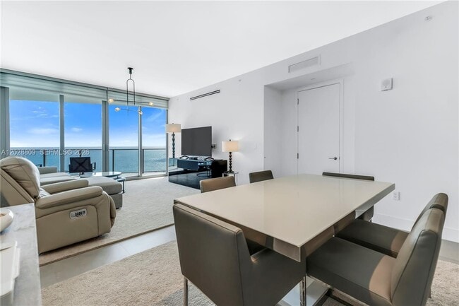 Building Photo - 15701 Collins Ave