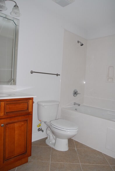 Building Photo - 3460 Riverbend Cv