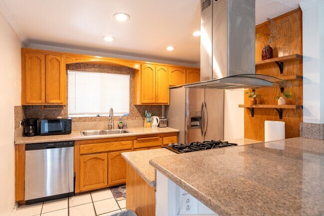 Building Photo - Cozy Zen Retreat Home with 4BD+3BA  Share ...