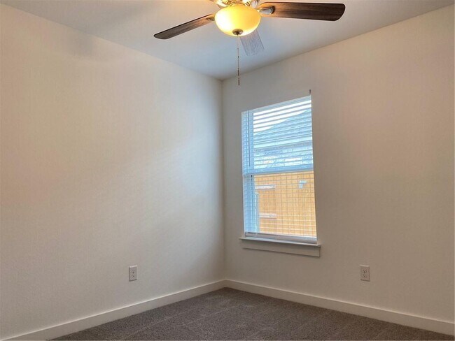 Building Photo - 652 Pheasant Hill Ln