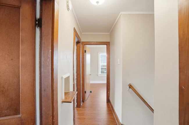 Building Photo - 1033 Forest Ave