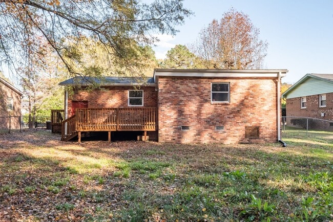 Building Photo - **Available 06/12/2026** 3Bed/1.5Bath Cozy & Convenient in Durham NC!