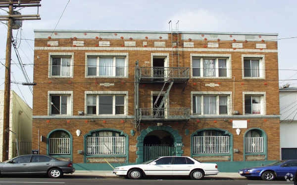 Primary Photo - 755 S Boyle Ave