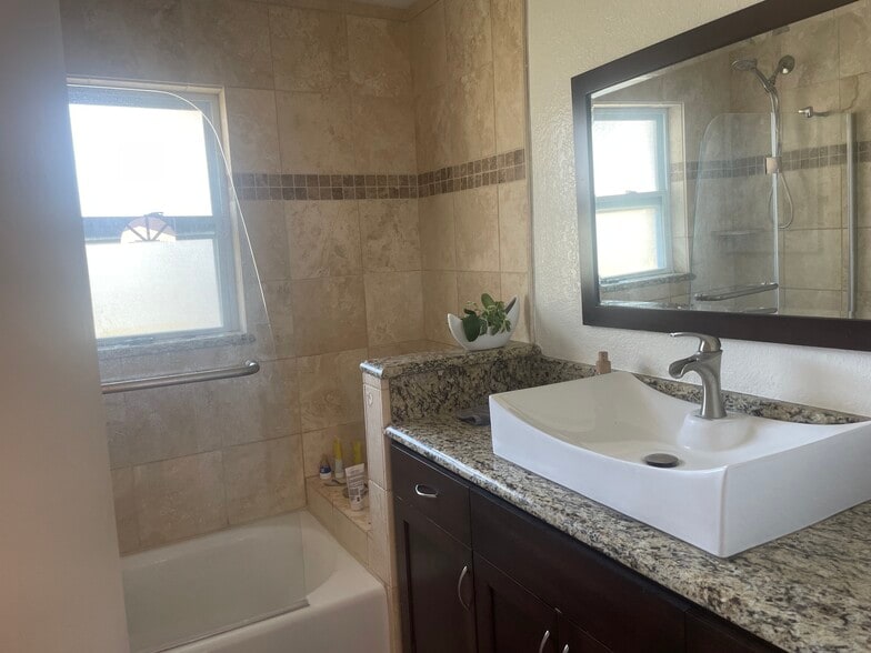 Bath #2 - 14108 110th Ter