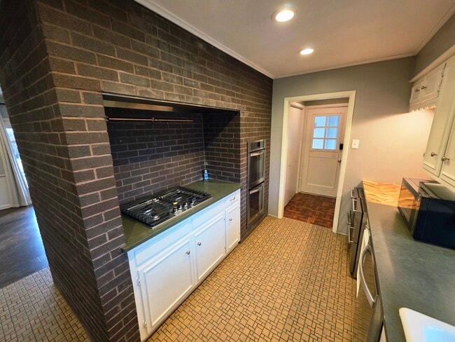 Building Photo - 534 Beechwood Dr