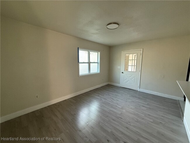 Building Photo - 173 E Rainbow St