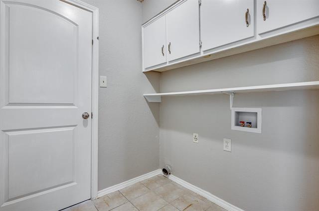 Building Photo - 2051 Oakbluff Dr