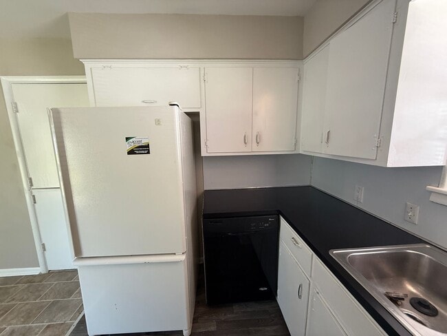 Building Photo - 3 bedroom in Broken Arrow