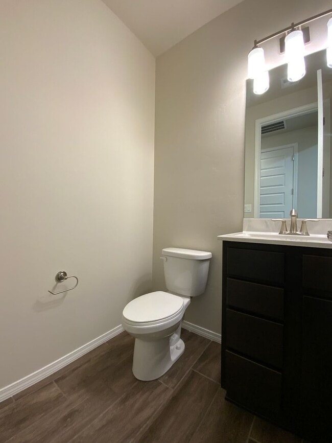 Building Photo - 4 Bedroom Single Story Home Available Near...