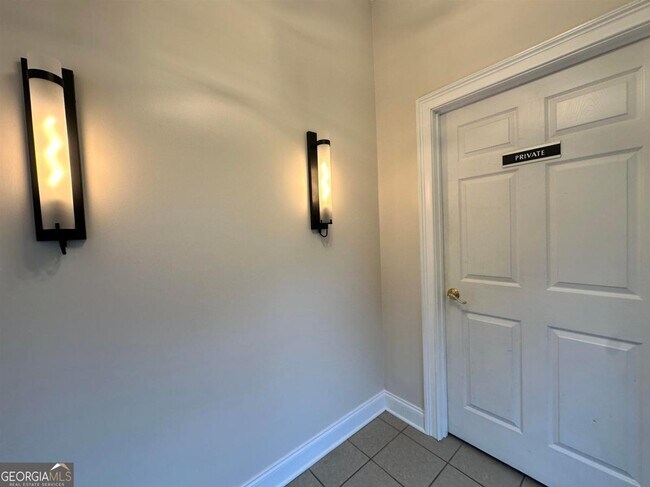 Building Photo - 1051 Parkside Cmns