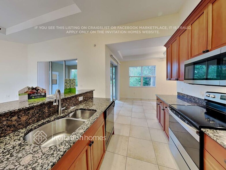 Building Photo - 3025 Dalhart Ave