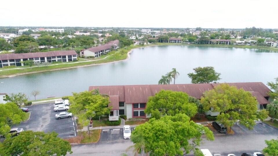 Building Photo - 215 Lake Pointe Dr