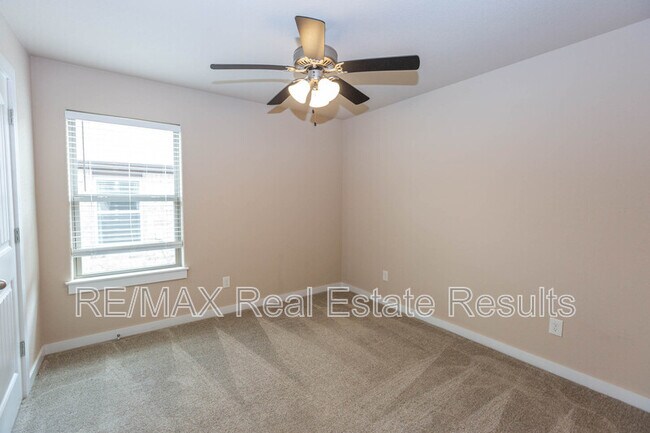 Building Photo - 1523 Purple Finch St