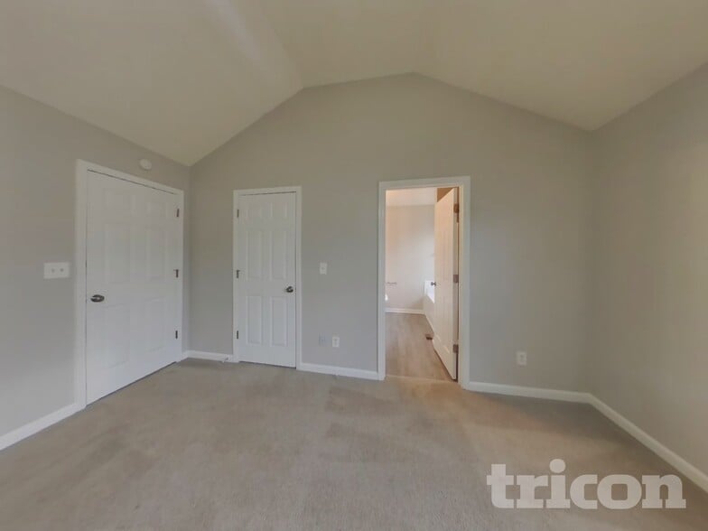 Building Photo - 4074 Five Oaks Ct