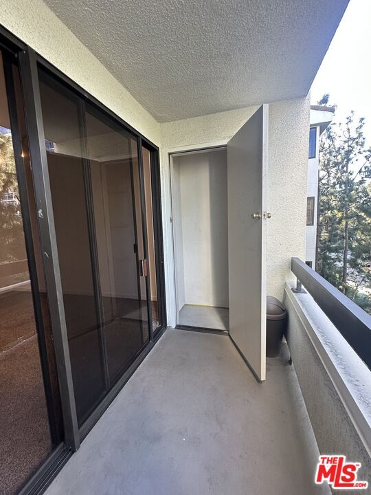 Building Photo - 2122 Century Park Ln