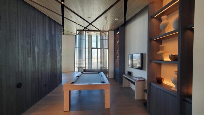 Building Photo - 1000 Auahi St #3913