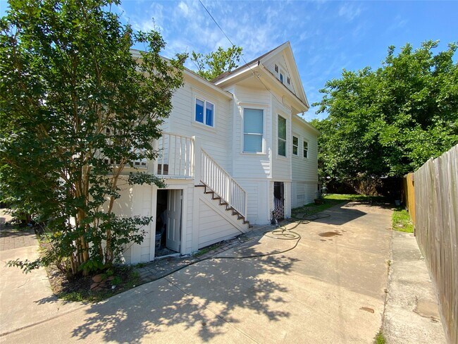 Building Photo - 1615 Houston Ave