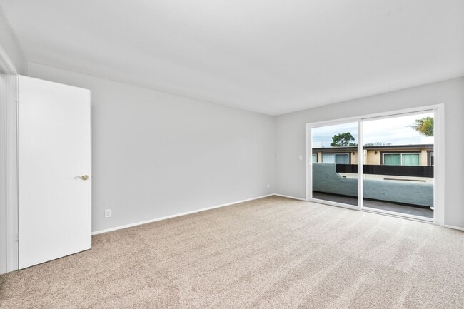 Building Photo - Condo for rent in Santa Barbara Near UCSB