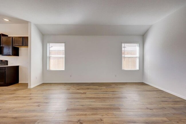 Building Photo - 618 Waterway Ave